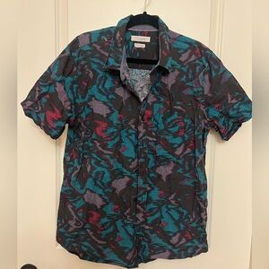 Coastal modern fit men’s multi color men’s short sleeve button down shirt